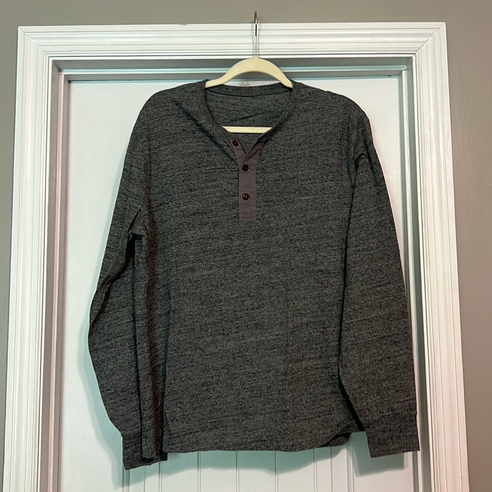 Size Large Men’s Long Sleeve Shirt